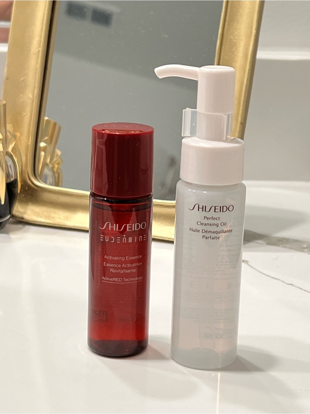 Shiseido White & Red. Travel set.
Serum & Cleansing Oil